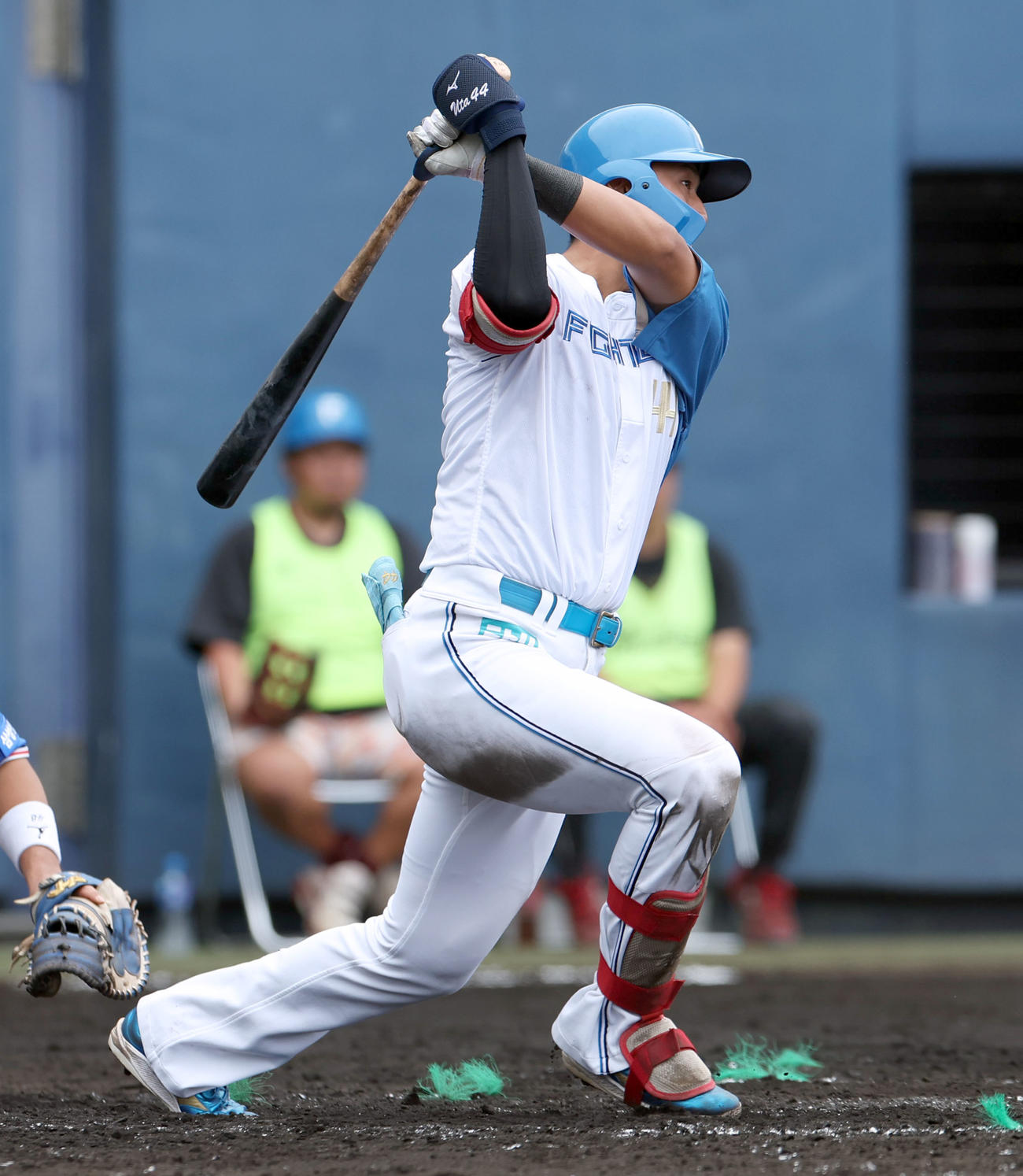 日本ハム対サムスン　1回裏日本ハム無死、阪口は三塁打を放つ（撮影・佐藤翔太）