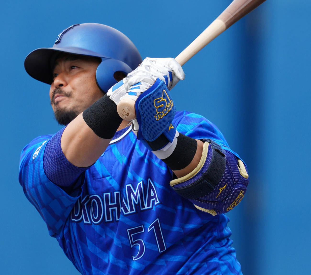 ヤクルト対DeNA 1回表DeNA2死一塁、左越え2点本塁打を放つ宮崎（撮影・横山健太）