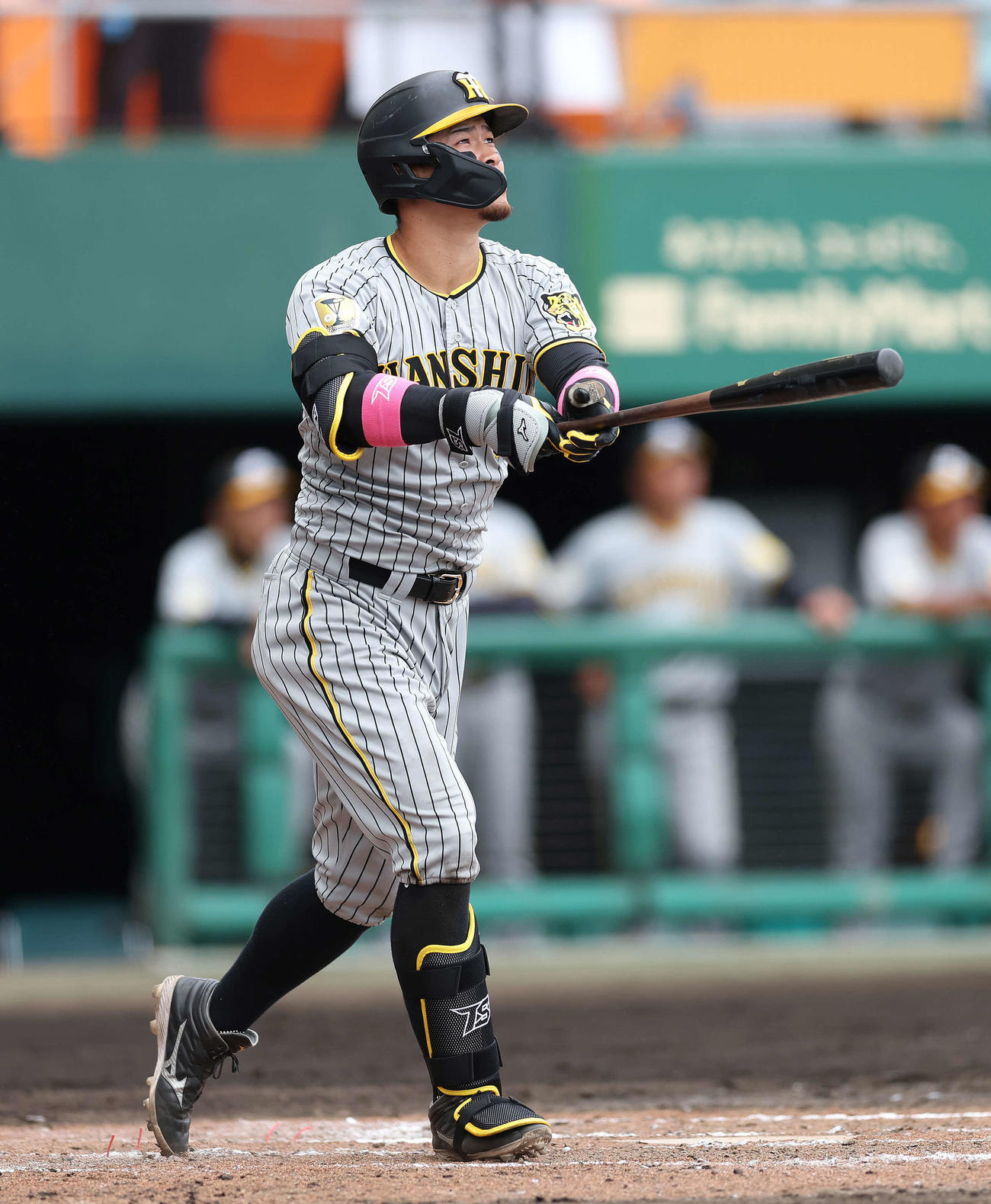 巨人対阪神　3回表阪神2死二塁、2点本塁打を放つ佐藤輝（撮影・河田真司）