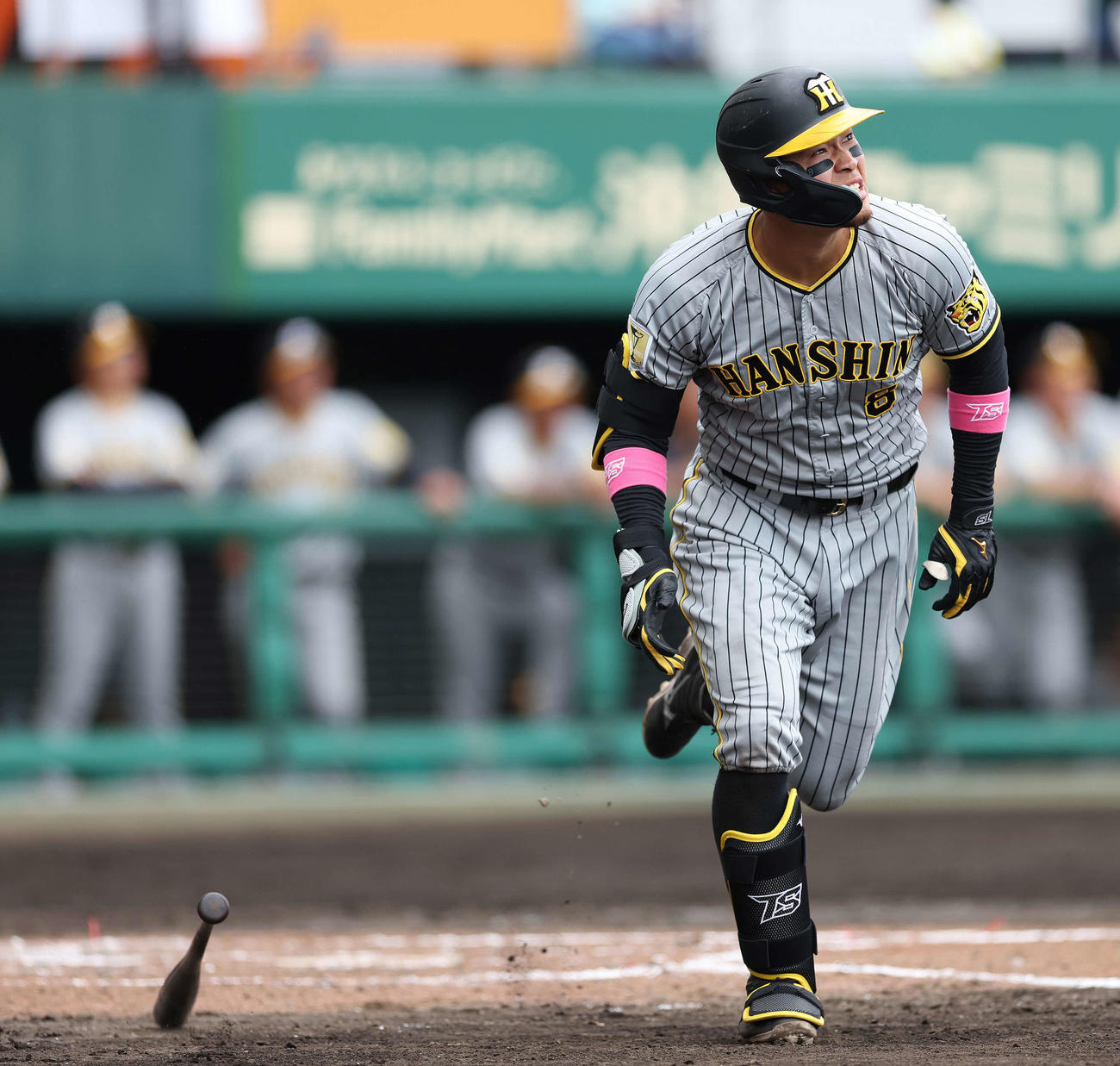 巨人対阪神　3回表阪神2死二塁、2点本塁打を放つ佐藤輝（撮影・河田真司）