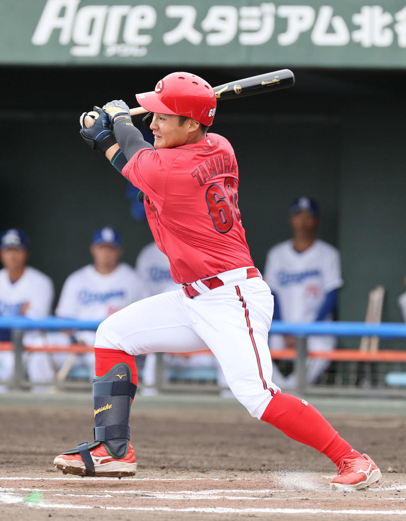 中日対広島　1回表広島無死二塁、田村は先制中越え三塁打を放つ（撮影・加藤孝規）