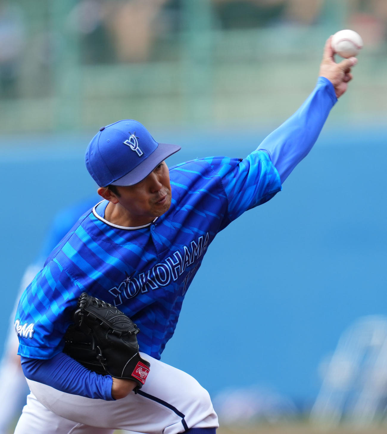 ヤクルト対DeNA　力投するDeNA先発の東（撮影・横山健太）