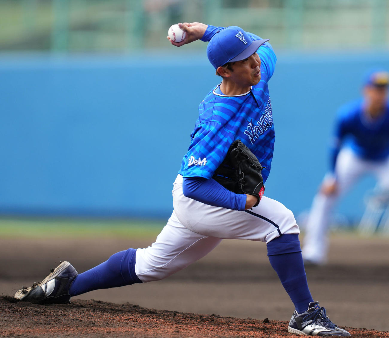 ヤクルト対DeNA　力投するDeNA先発の東（撮影・横山健太）
