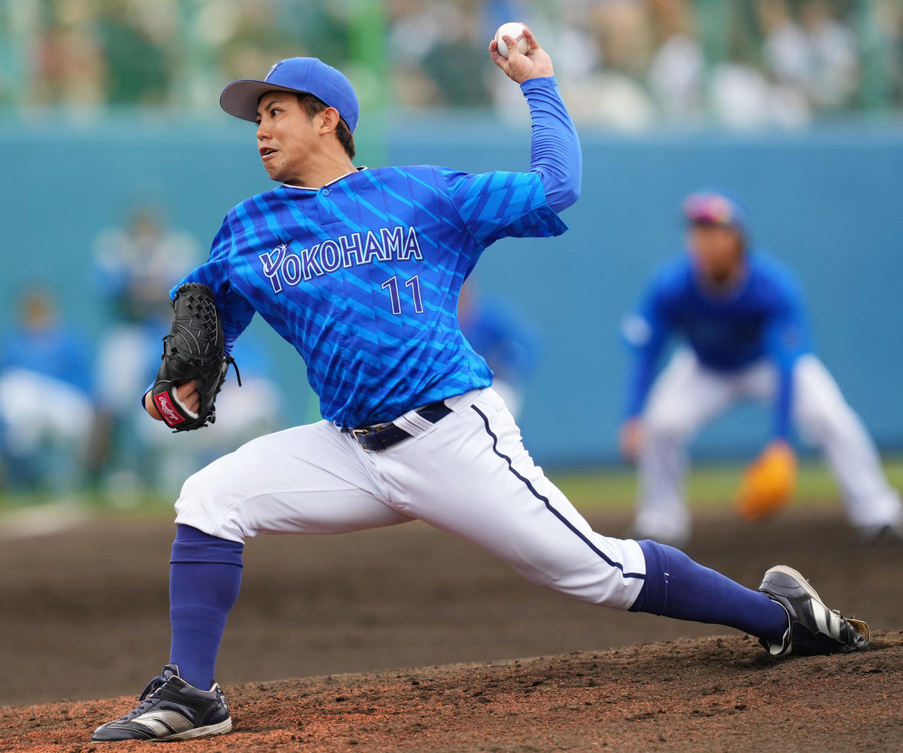 ヤクルト対DeNA　力投するDeNA先発の東（撮影・横山健太）