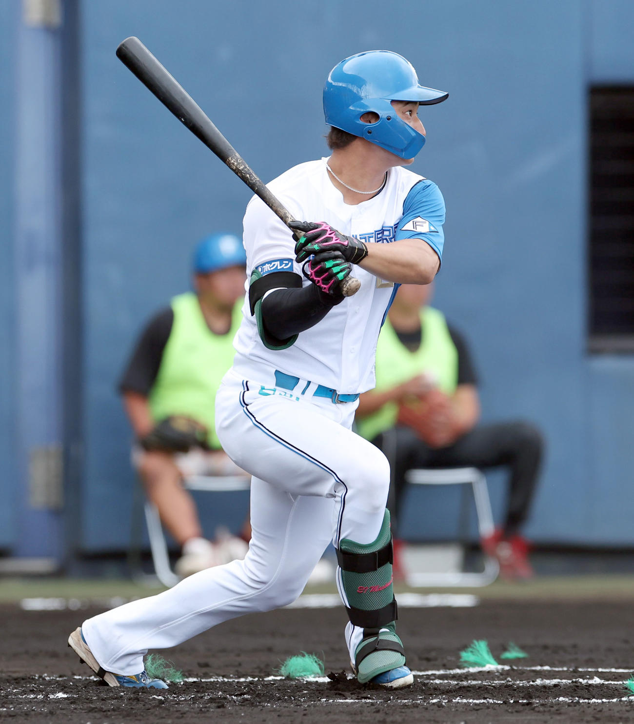 日本ハム対サムスン　1回裏日本ハム2死、浅間は左前打を放つ（撮影・佐藤翔太）