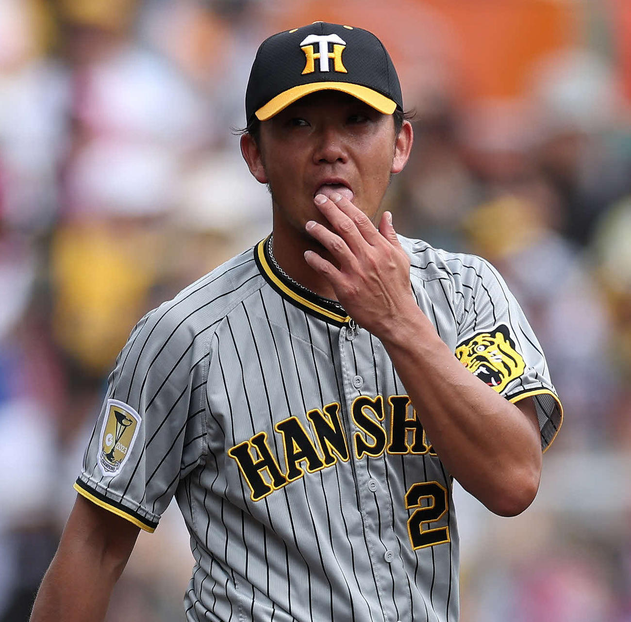 巨人対阪神　1回裏巨人1死一、三塁、松原に左前適時打を浴びる伊藤将（撮影・河田真司）