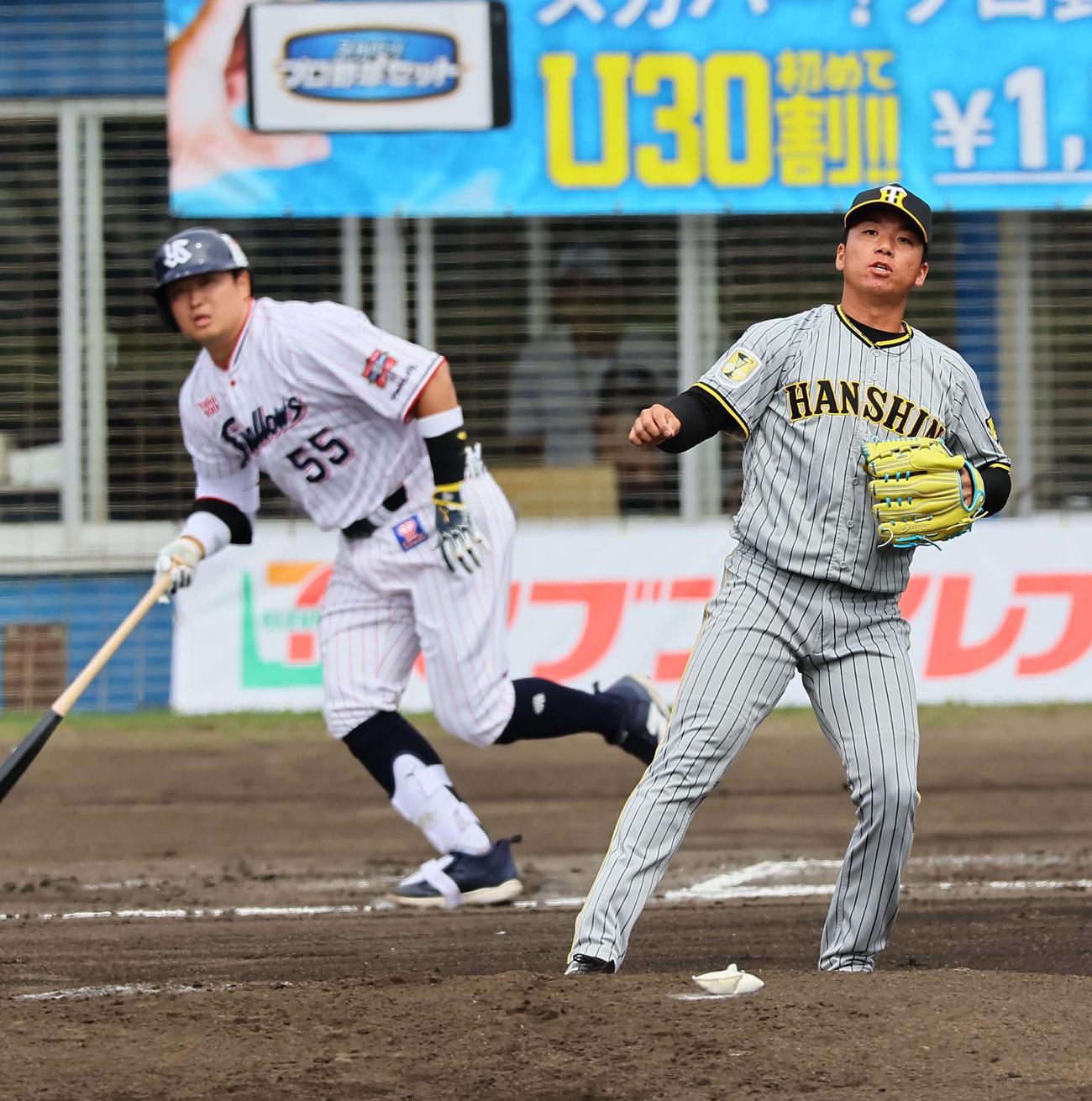 ヤクルト対阪神　1回裏ヤクルト2死、村上宗に中前打を浴びる村上頌（撮影・上田博志）