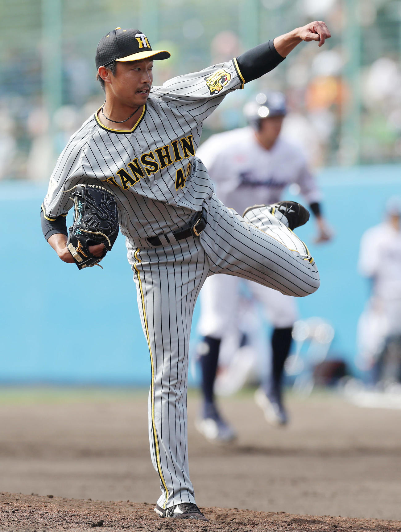 ヤクルト対阪神　阪神2番手の島本（撮影・前田充）