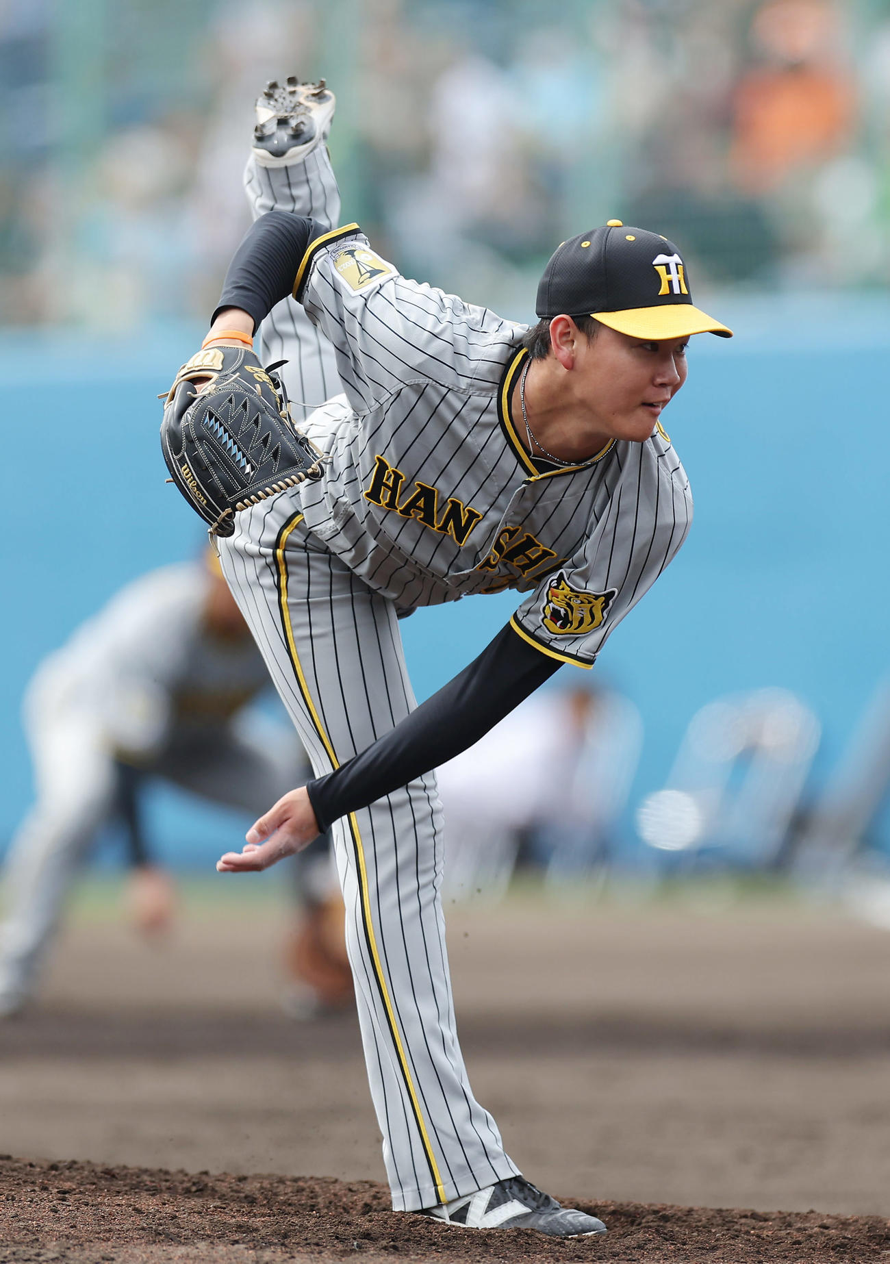 ヤクルト対阪神　阪神4番手の及川（撮影・前田充）