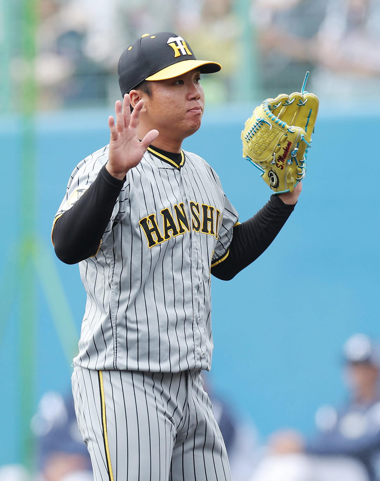 ヤクルト対阪神　1回裏ヤクルト無死一、三塁、サンタナの三ゴロ併殺打の間に失点した村上（撮影・前田充）