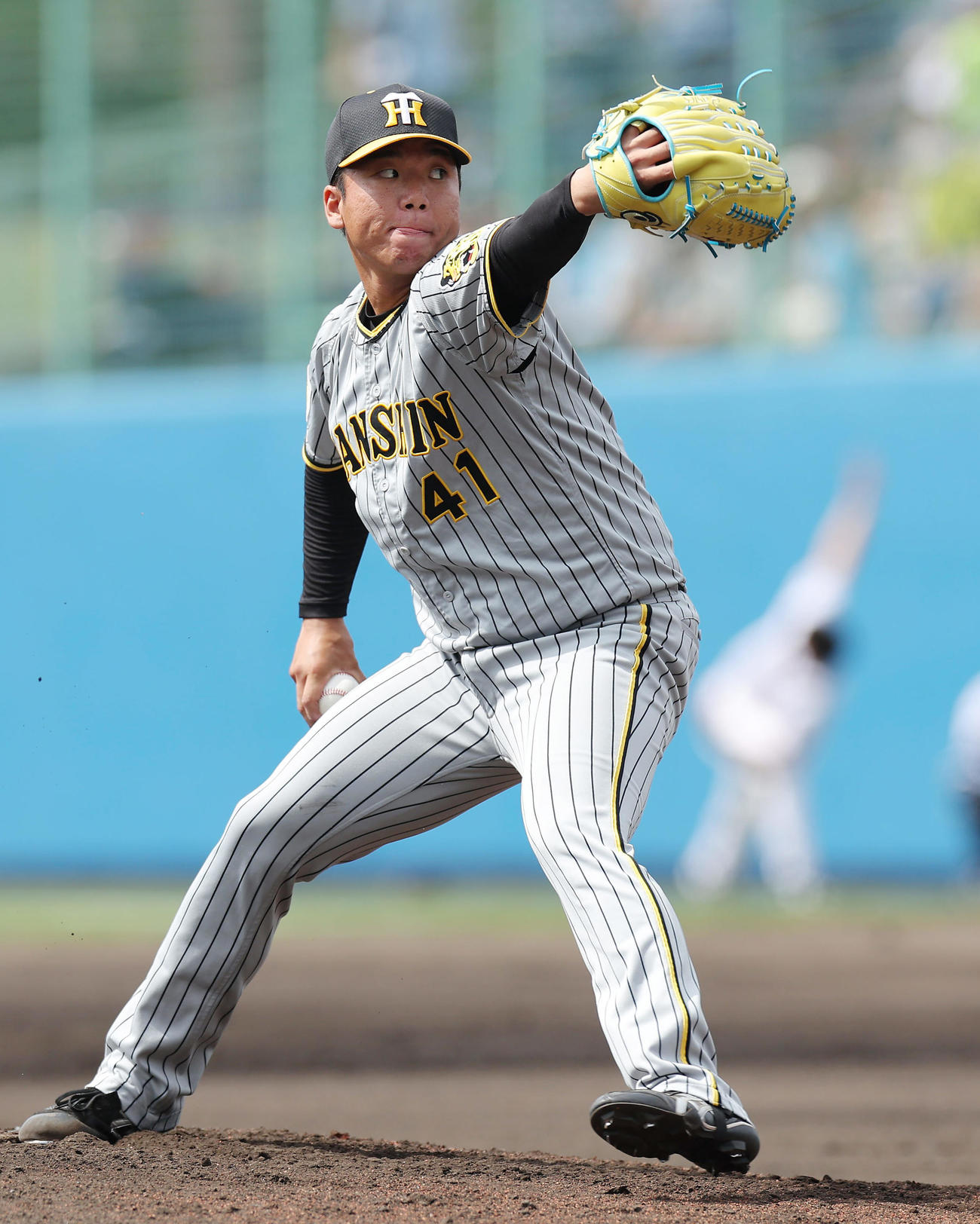 ヤクルト対阪神　阪神先発の村上（撮影・前田充）