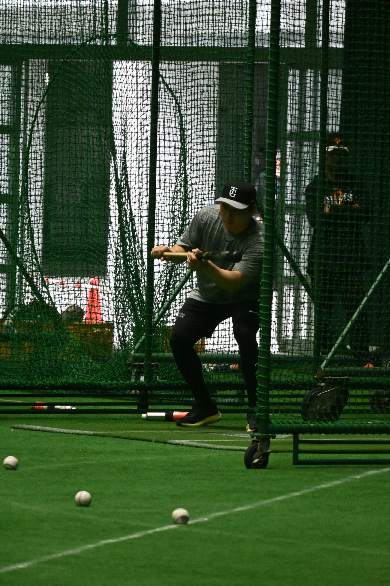バント練習をする巨人丸（撮影・上田悠太）
