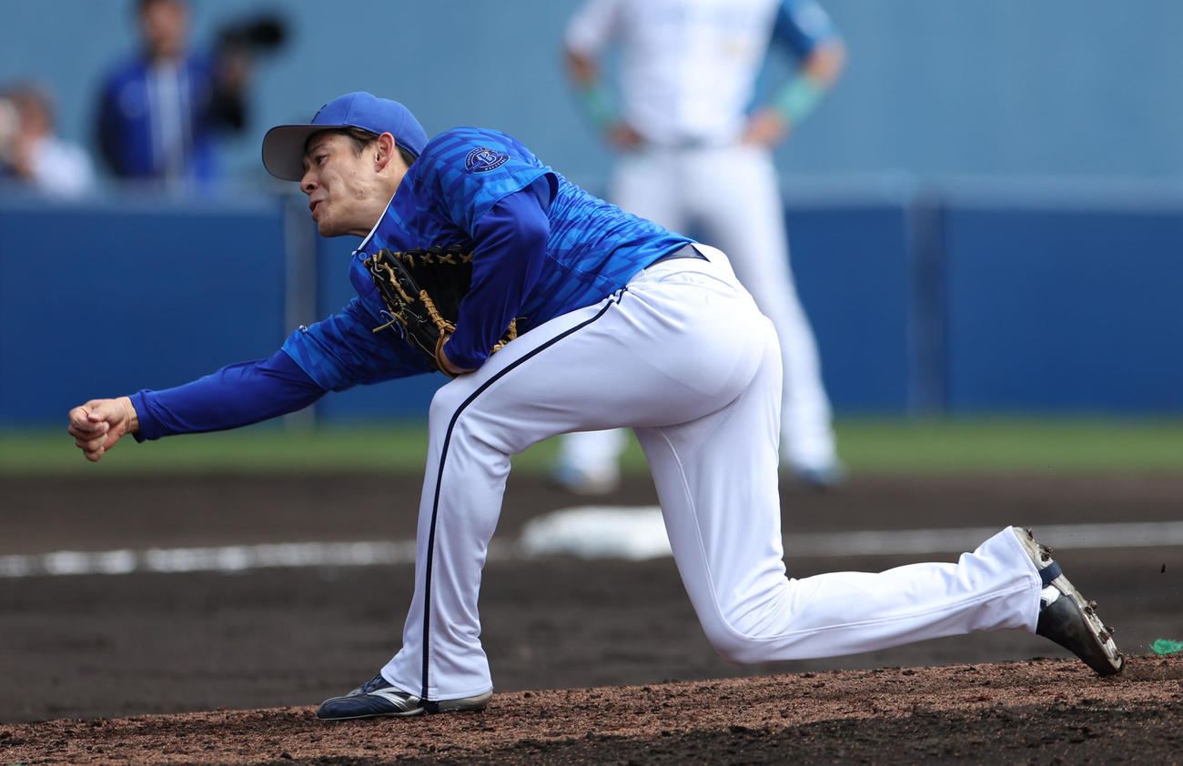 日本ハム対DeNA DeNA4番手の中川（撮影・佐藤翔太）