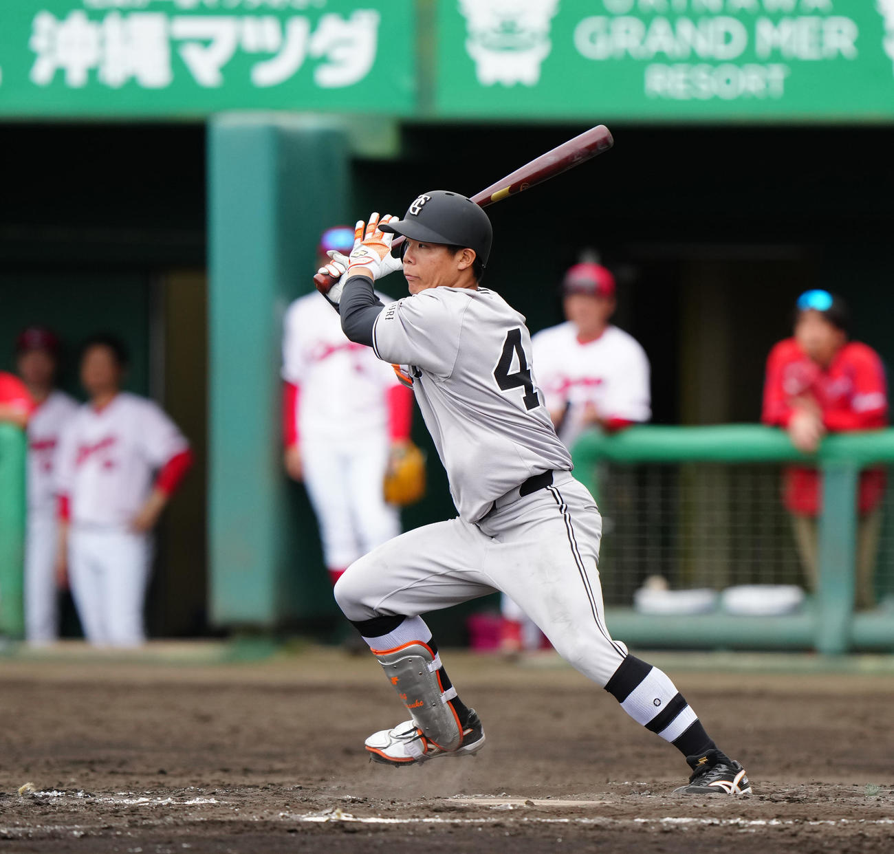広島対巨人　9回表巨人無死、中前打を放つ佐々木（撮影・江口和貴）