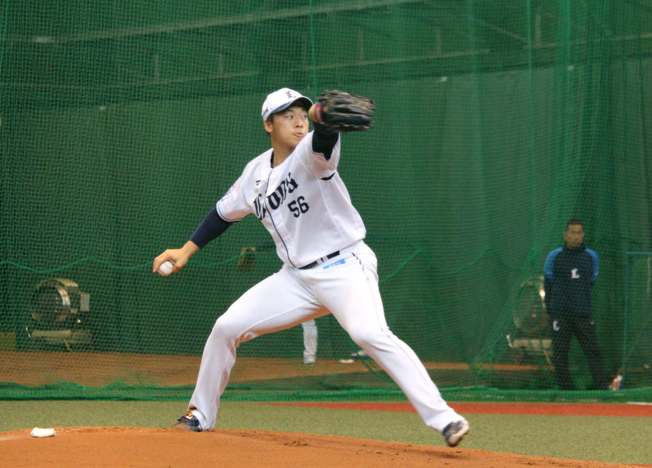 ライブBPで初めて実戦形式の投球をした西武ドラフト5位宮沢（撮影・金子真仁）