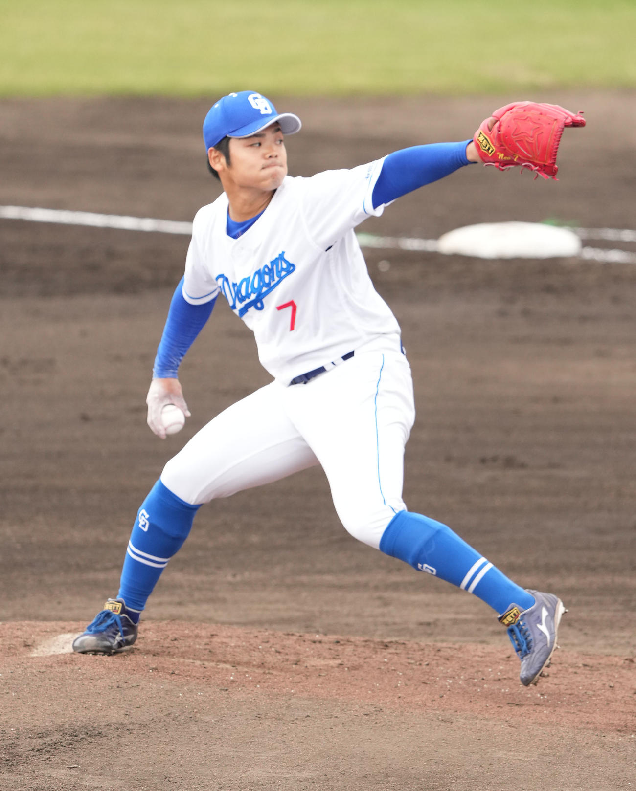 中日対楽天　2回表、力投する中日先発の根尾（撮影・森本幸一）