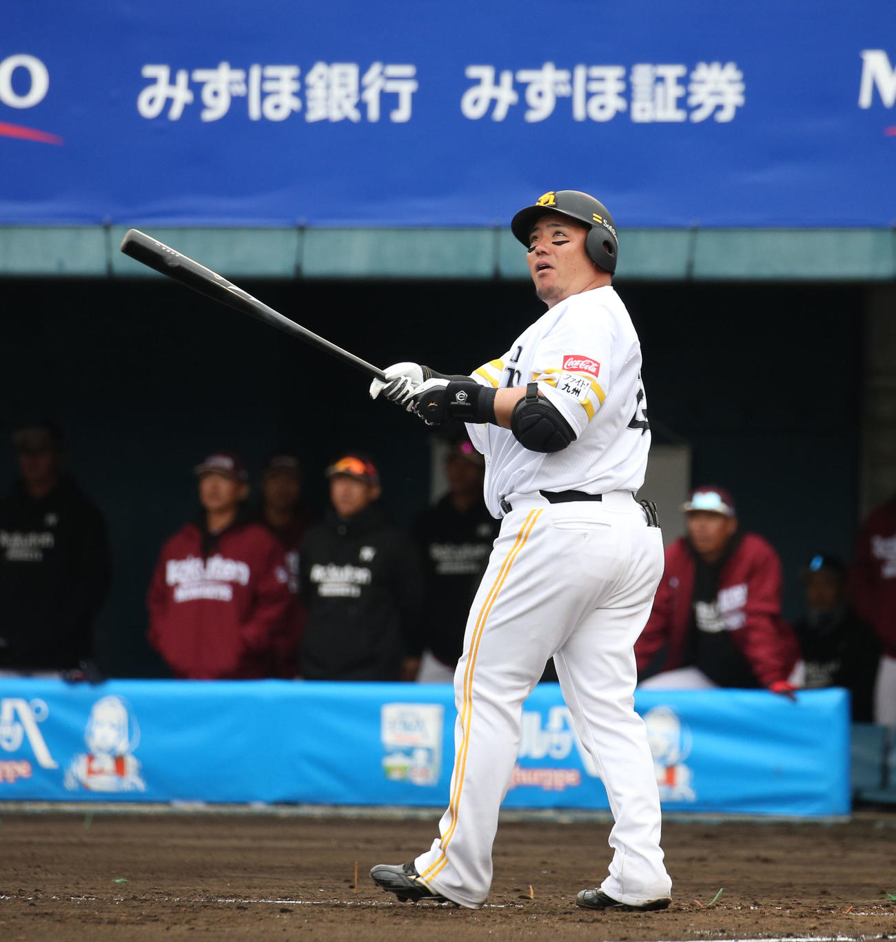 ソフトバンク対楽天モンキーズ　3回裏ソフトバンク無死二塁、山川は左越えに2点本塁打を放つ（撮影・冨田成美）
