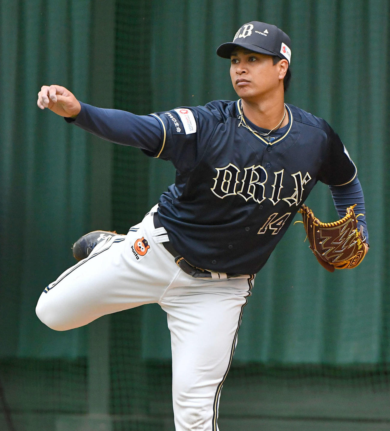 ブルペンで投げ込むオリックス宇田川（撮影・岩下翔太）
