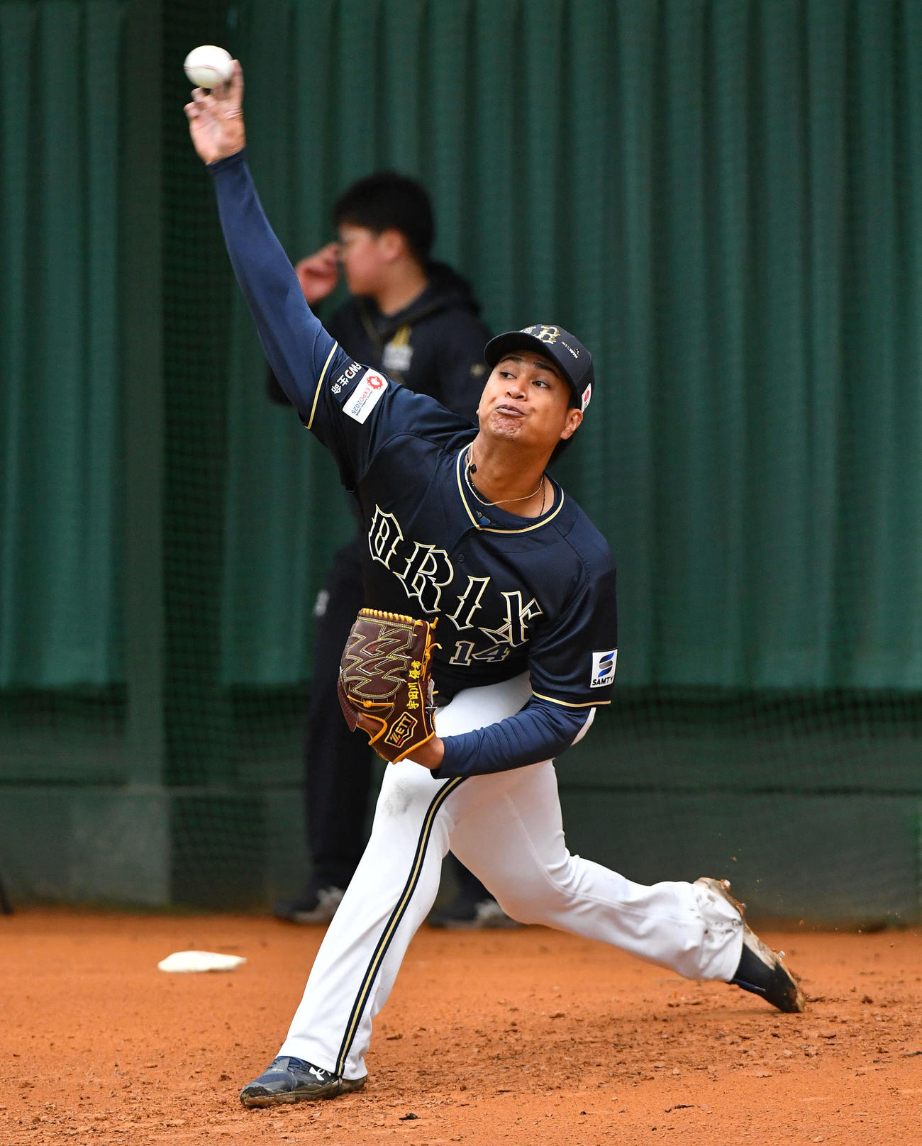 ブルペンで投げ込むオリックス宇田川（撮影・岩下翔太）