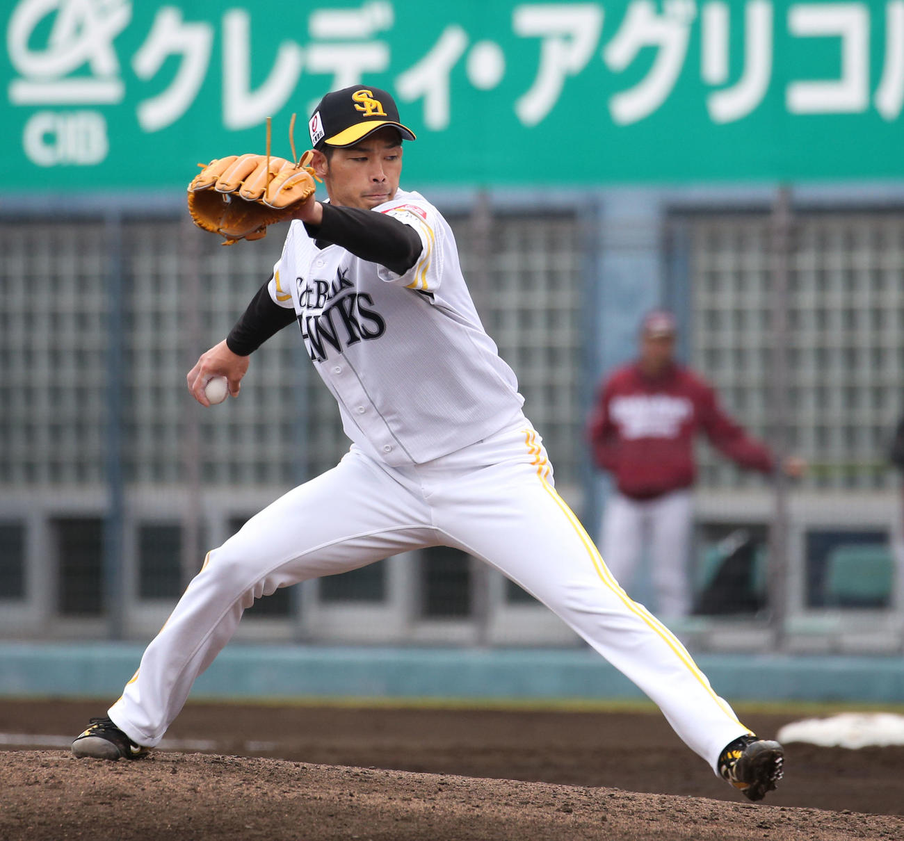 ソフトバンク対楽天モンキーズ　3回にソフトバンク2番手として登板した又吉（撮影・冨田成美）