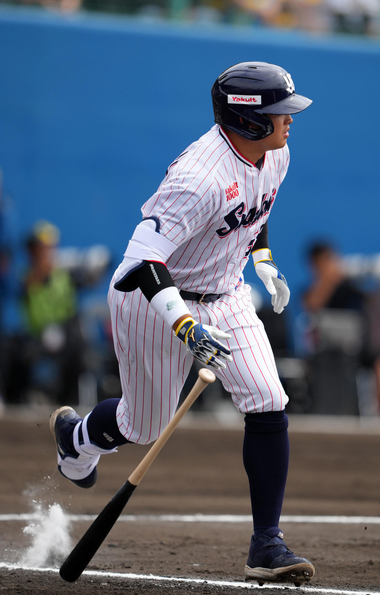 ヤクルト対阪神　1回裏ヤクルト2死、中前打を放つ村上（撮影・横山健太）