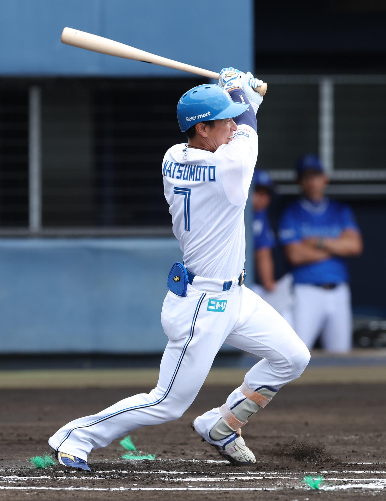日本ハム対DeNA 1回裏日本ハム1死、松本剛は左前打を放つ（撮影・佐藤翔太）