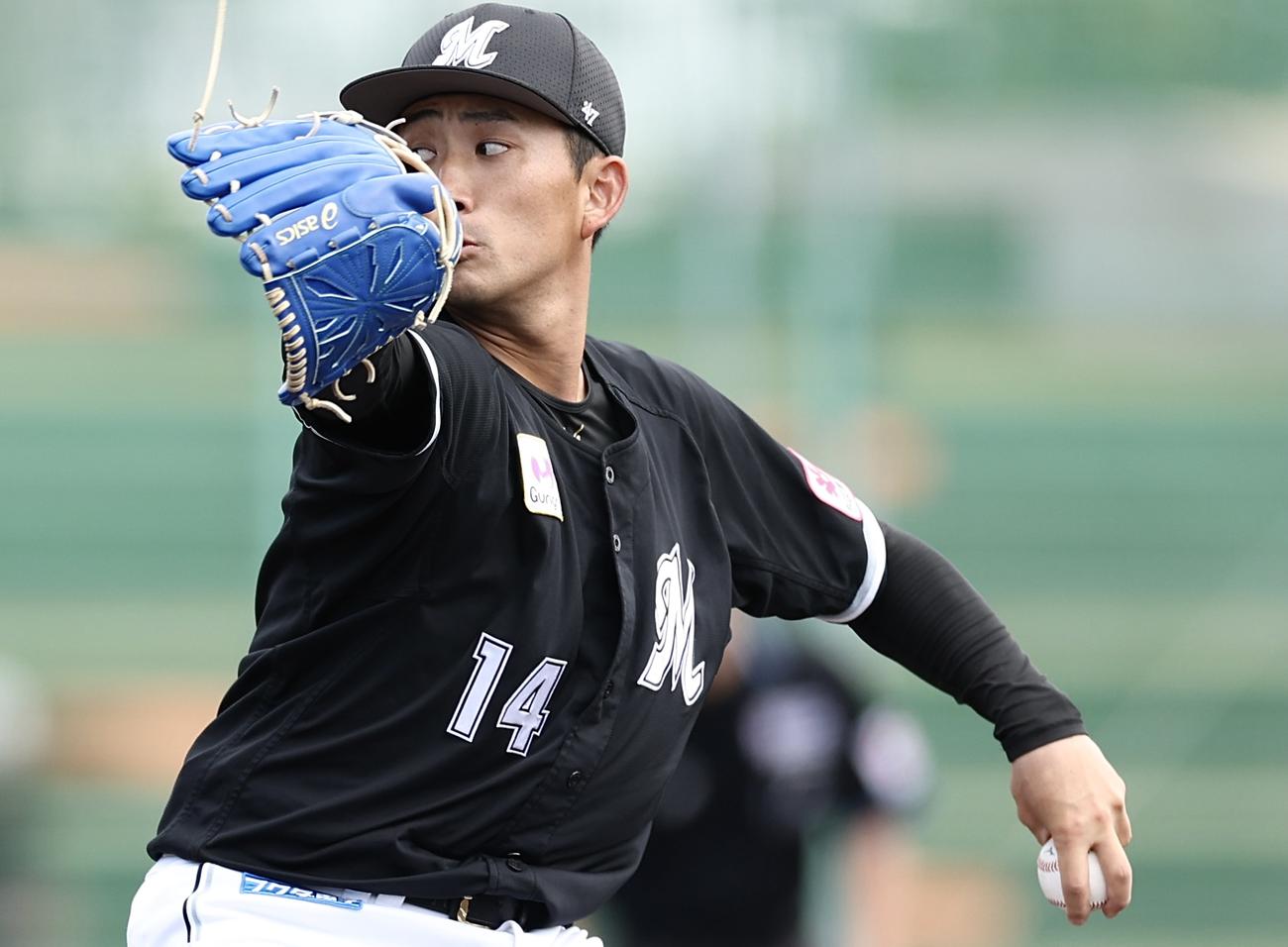 ロッテ対韓国ロッテ　先発登板するロッテ小島（撮影・河田真司）