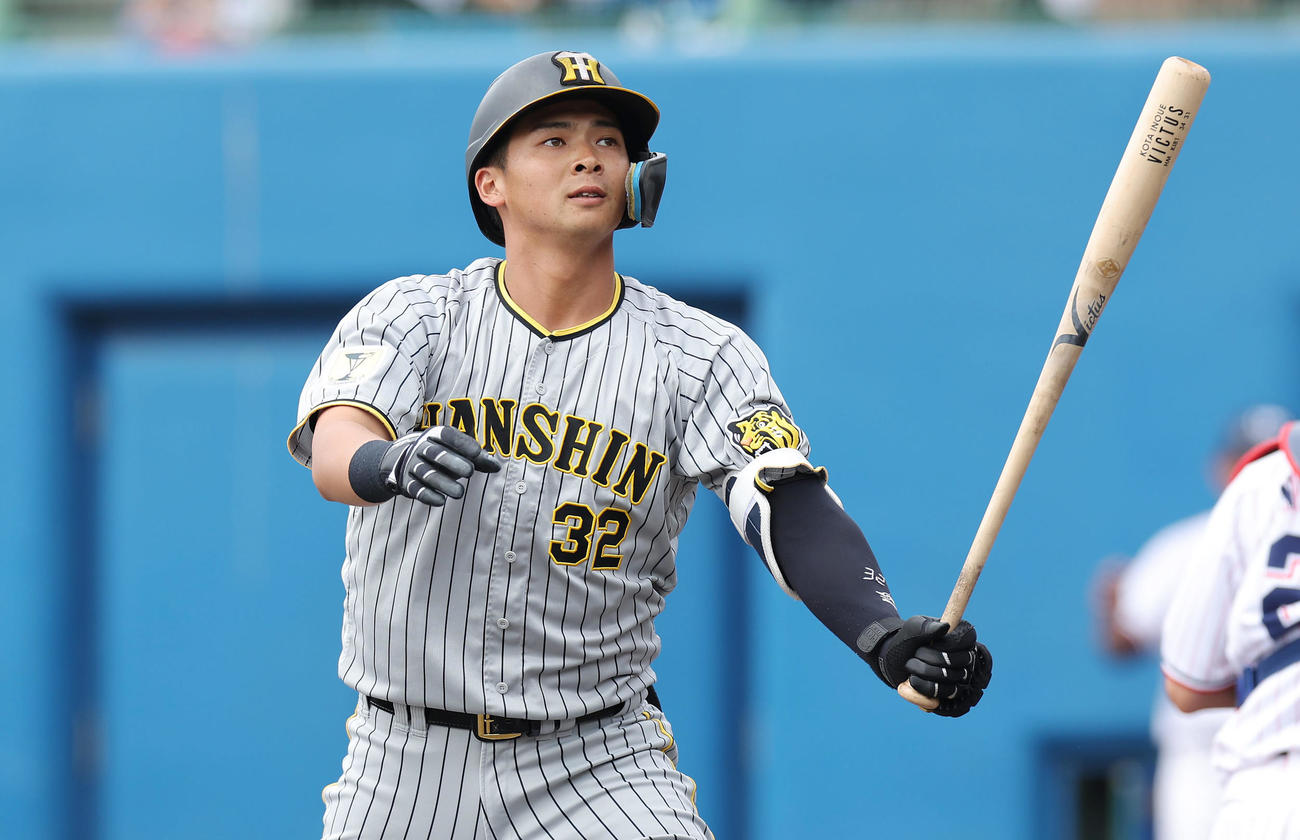ヤクルト対阪神　2回表阪神2死、空振り三振に倒れる井上（撮影・前田充）