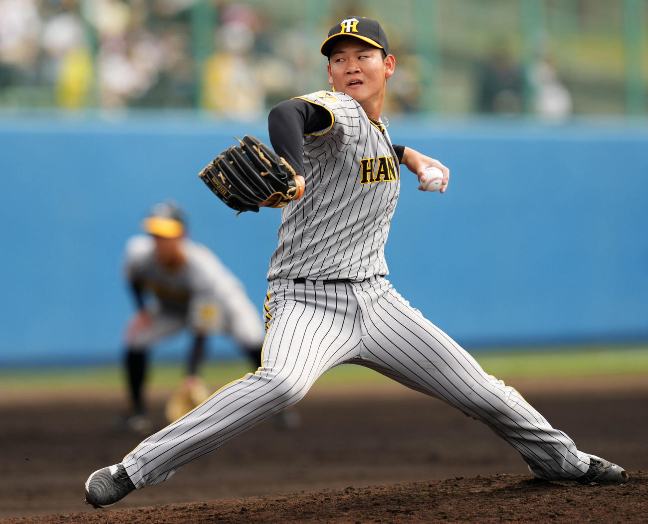 ヤクルト対阪神　6回裏から登板した阪神及川（撮影・横山健太）