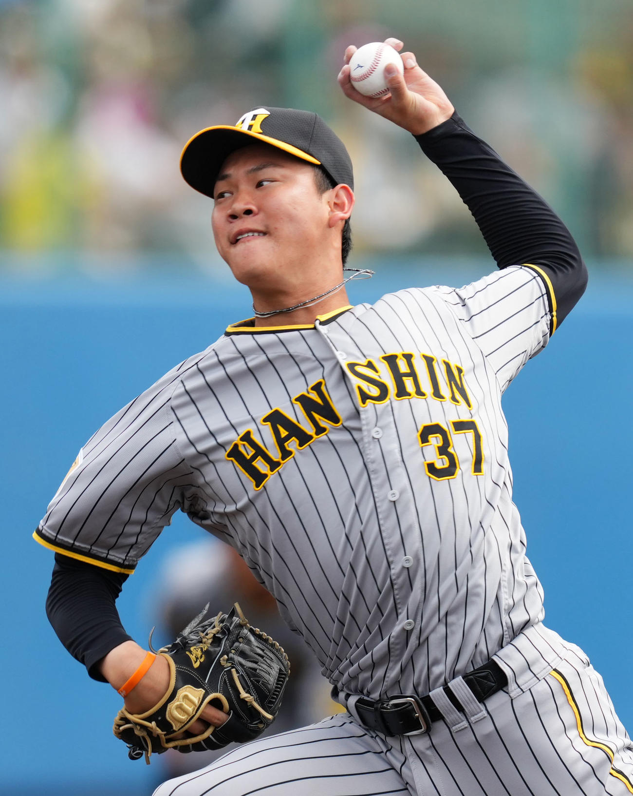 ヤクルト対阪神　6回裏から登板した阪神及川（撮影・横山健太）