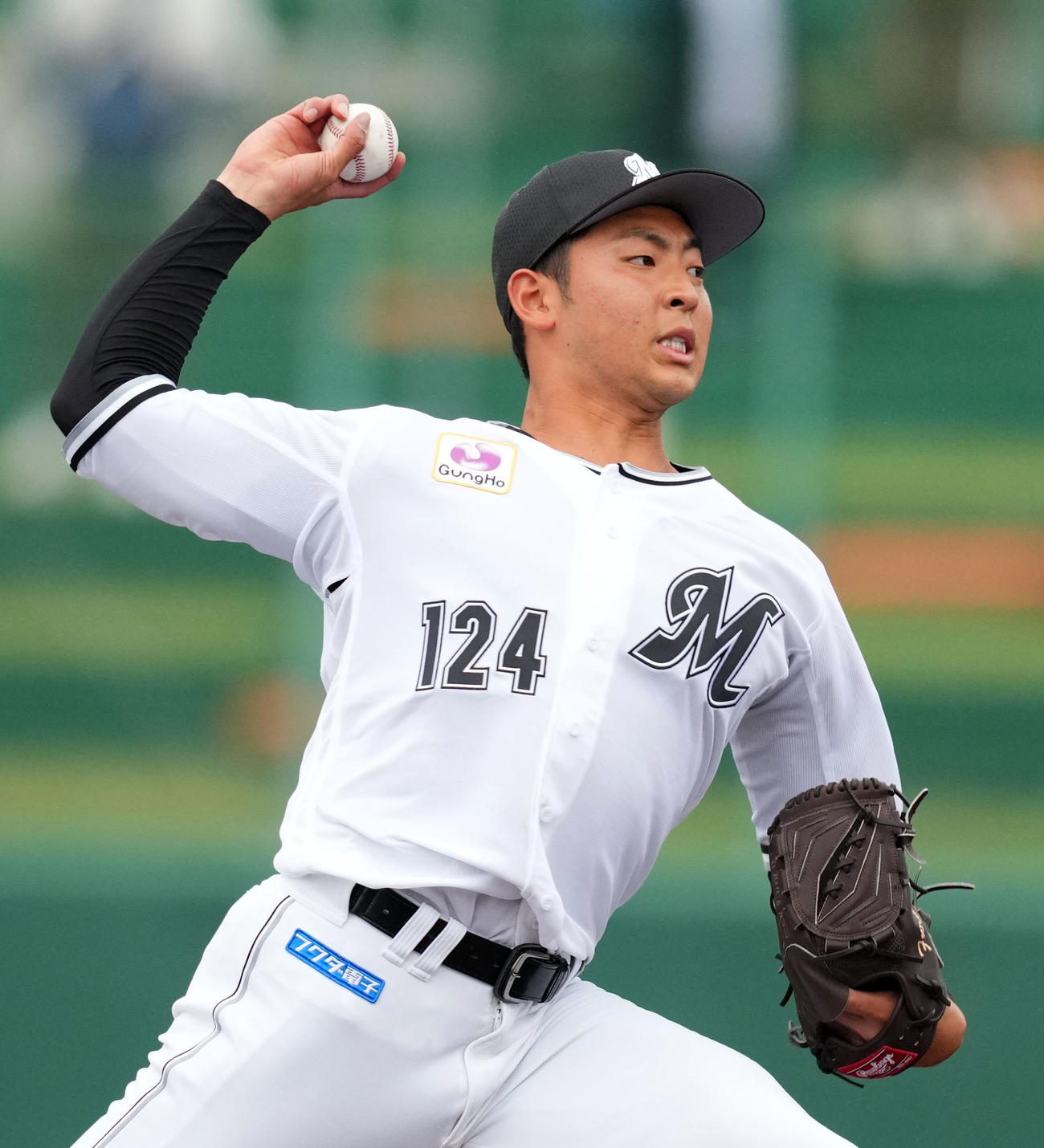 ロッテ対ロッテジャイアンツ　6回表から登板したロッテ古谷（撮影・横山健太）