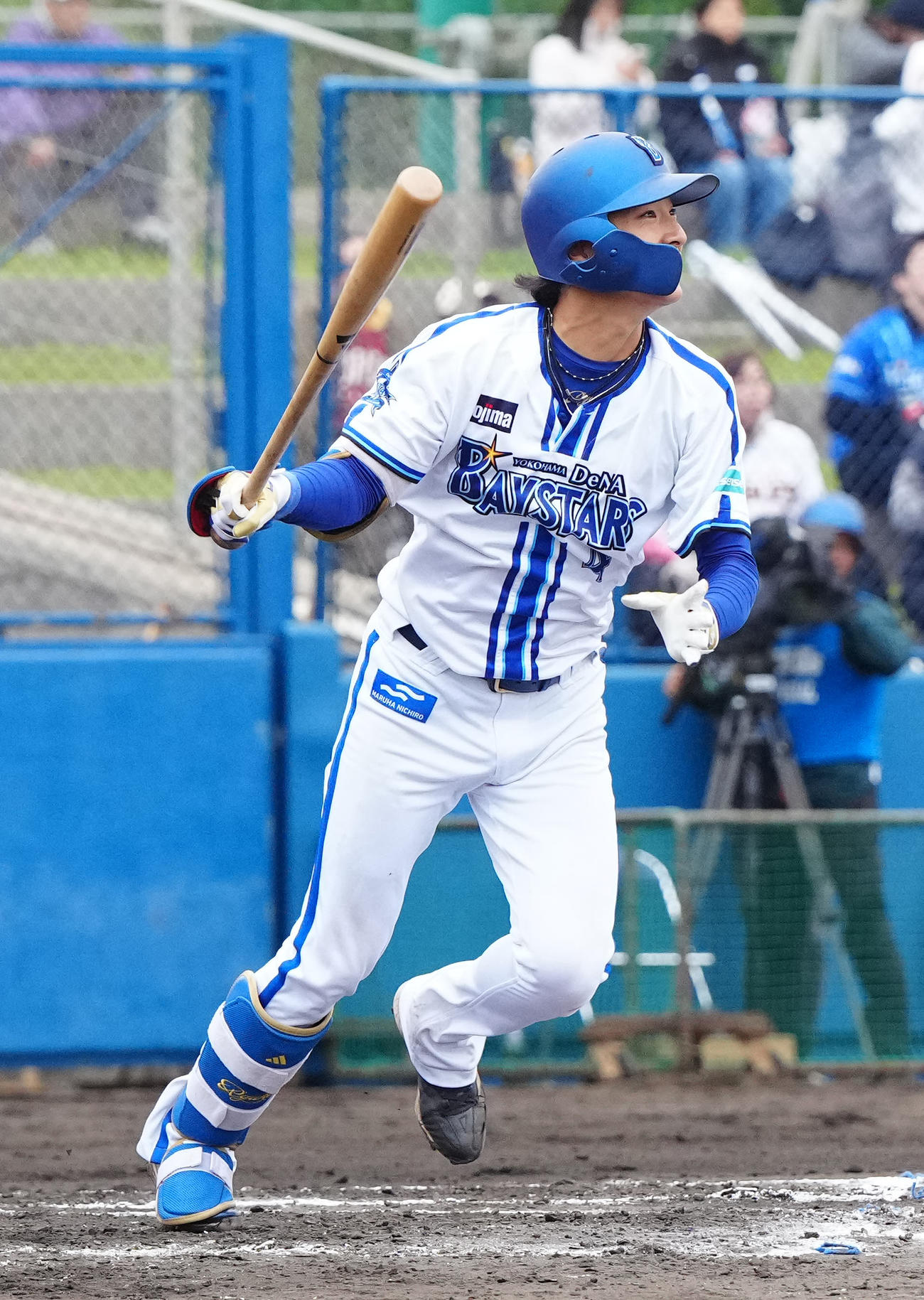 DeNA対楽天　3回裏DeNA1死一塁、右飛に倒れる度会（撮影・江口和貴）