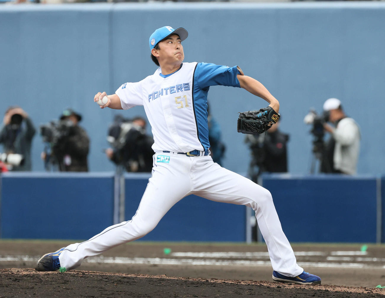 日本ハム対広島　9回表広島、日本ハム4番手の石川（撮影・加藤孝規）