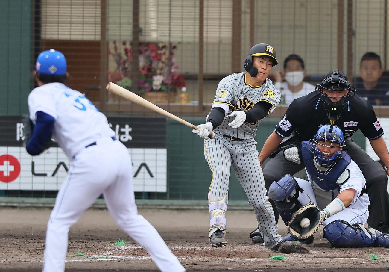 中日対阪神　5回表阪神無死一、二塁、福島は三振に倒れる（撮影・上田博志）