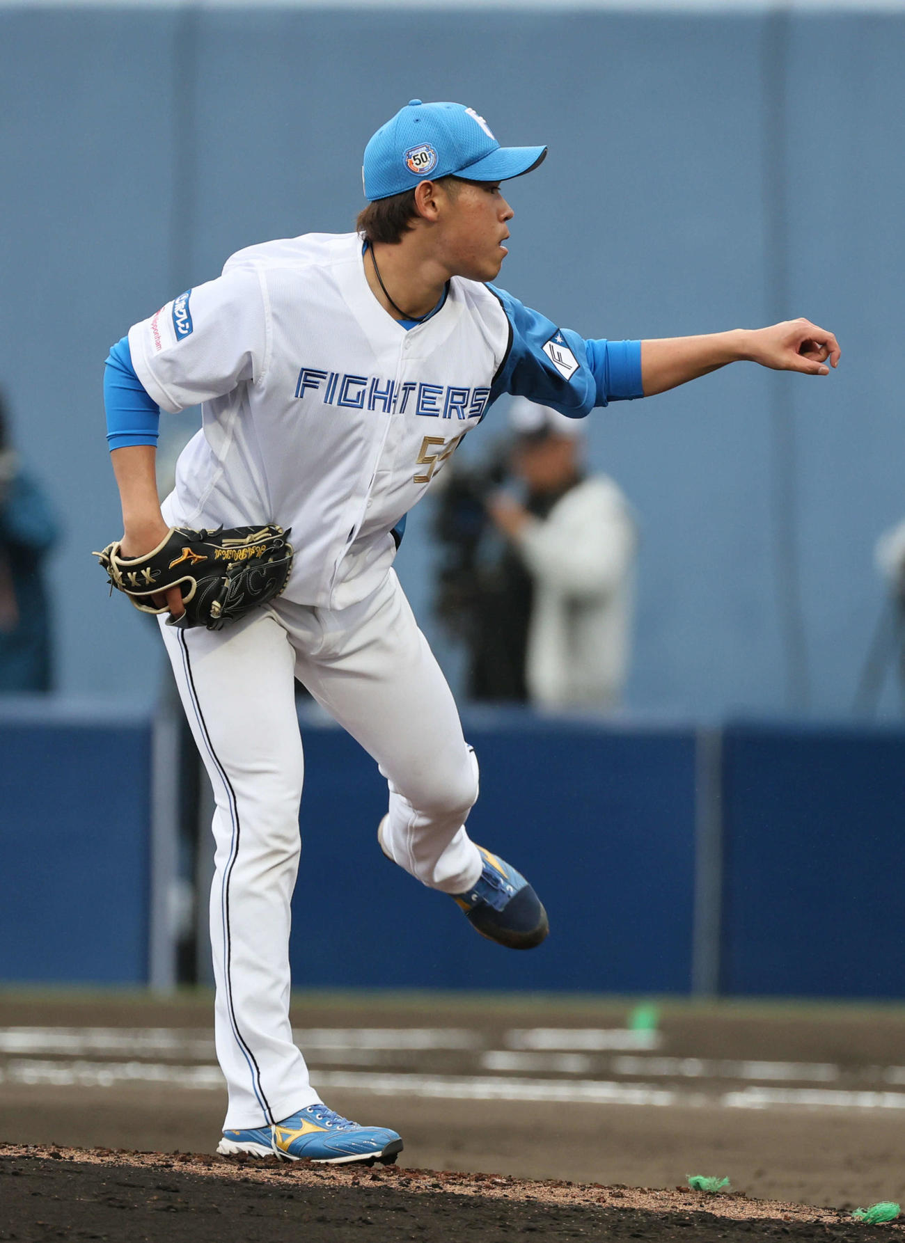 日本ハム対広島　6回表広島、日本ハム3番手の根本（撮影・加藤孝規）
