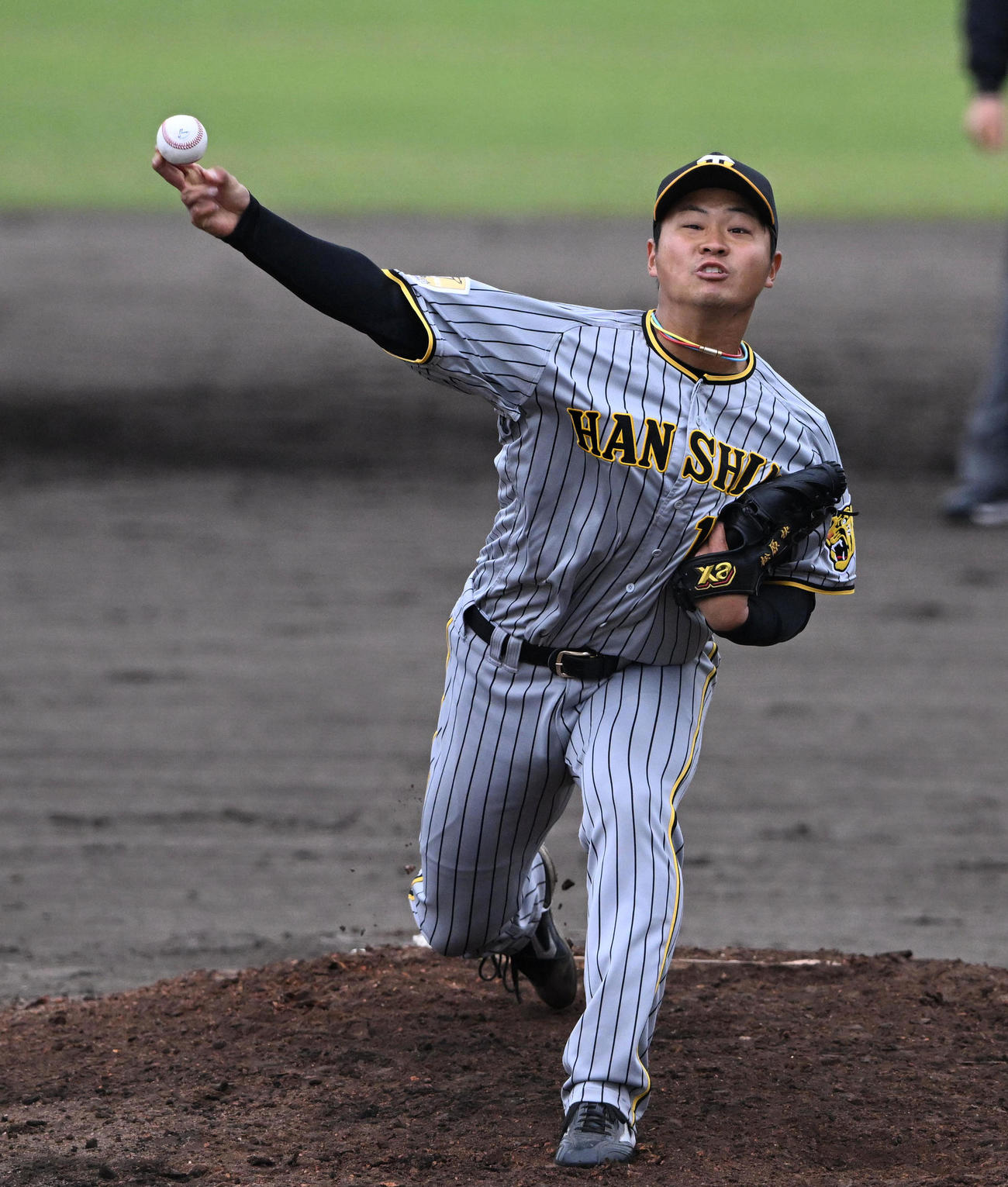 ハンファ対阪神　阪神3番手の松原（撮影・前岡正明）