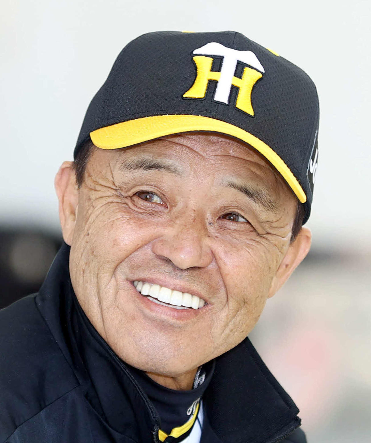 日刊スポーツ評論家の緒方氏（手前）と対談する阪神岡田監督（撮影・上山淳一）