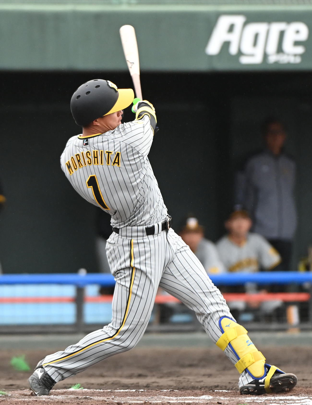 中日対阪神　2回表阪神2死、中越え二塁打を放つ森下（撮影・森本幸一）
