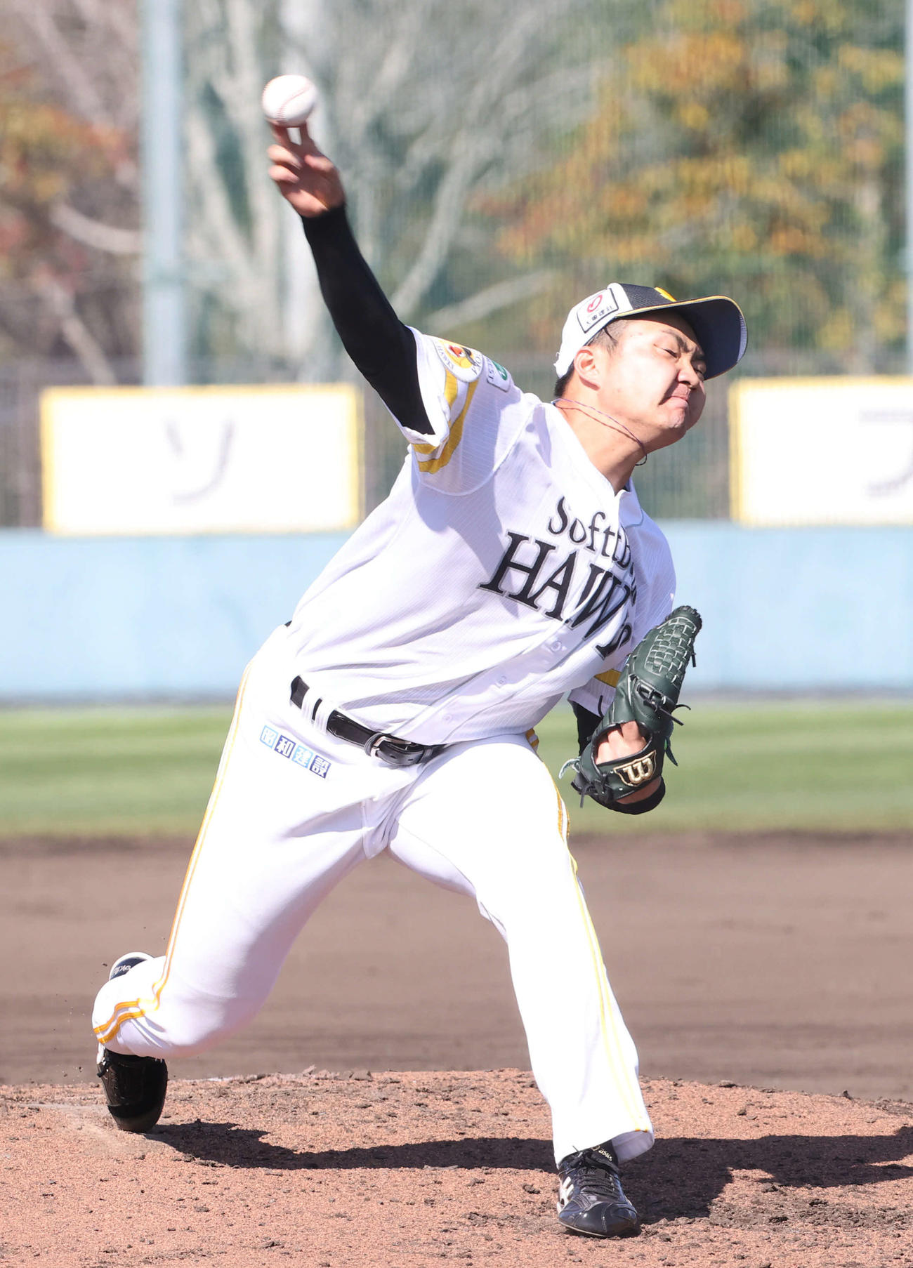 10日、シート打撃に登板したソフトバンク村田