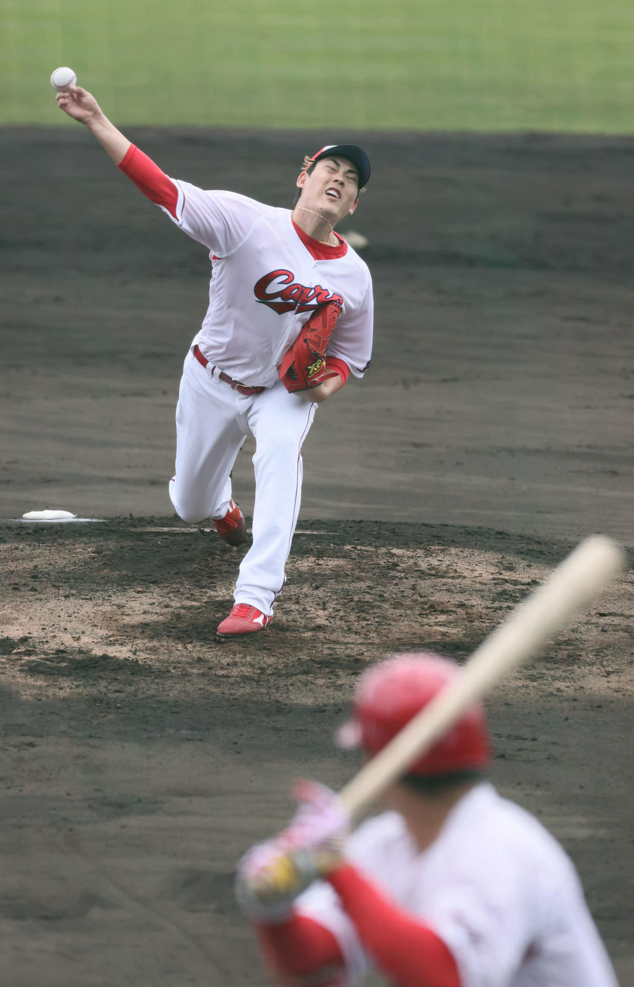 シート打撃に登板した広島九里（撮影・加藤孝規）