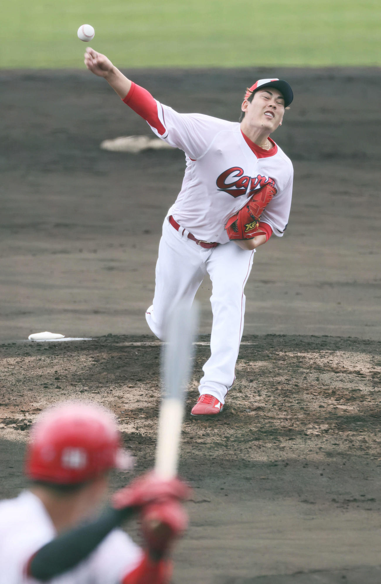シート打撃に登板した広島九里（撮影・加藤孝規）
