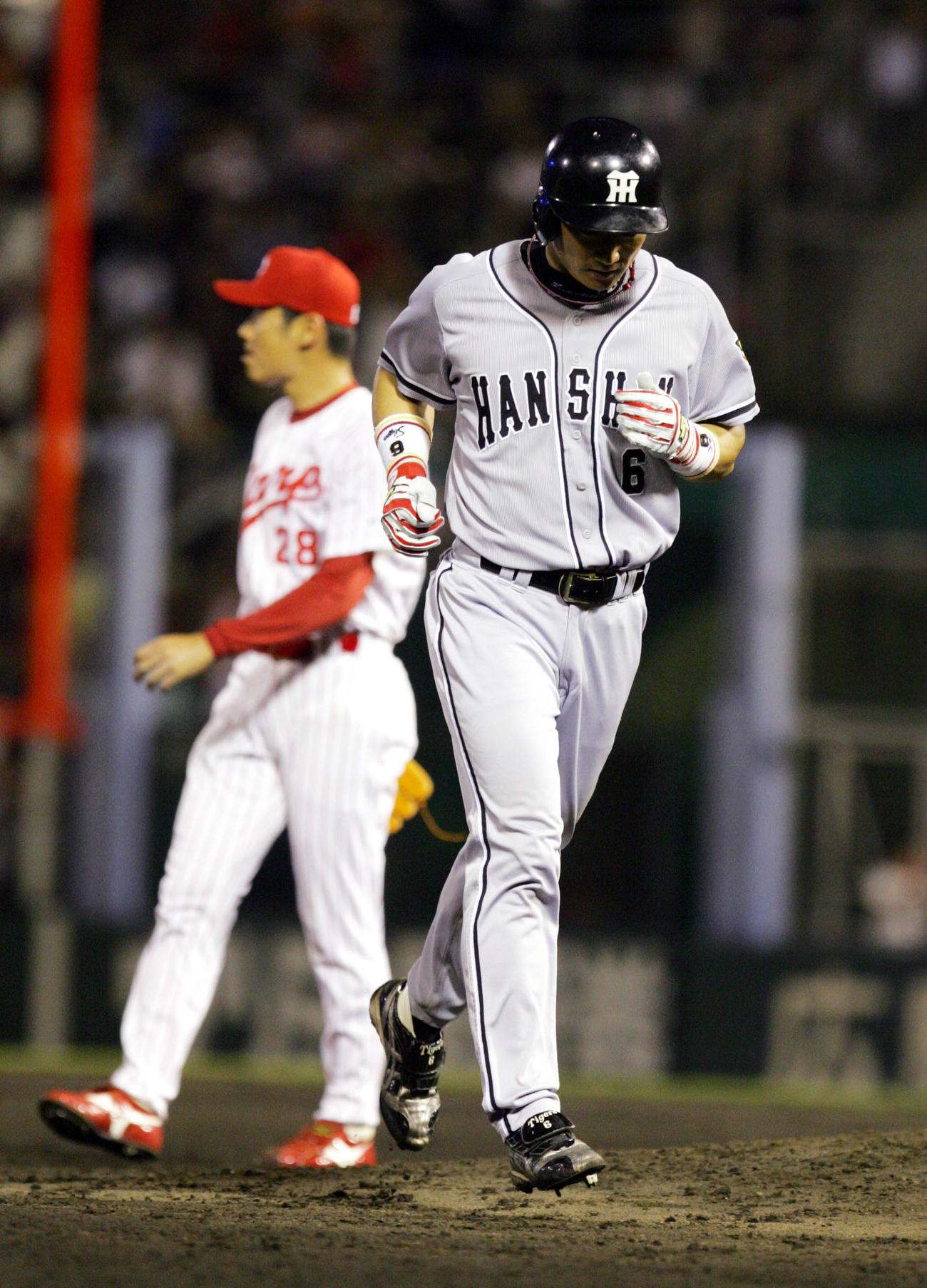 元阪神金本知憲を中飛に打ち取った元広島広池浩司（2006年8月22日撮影）