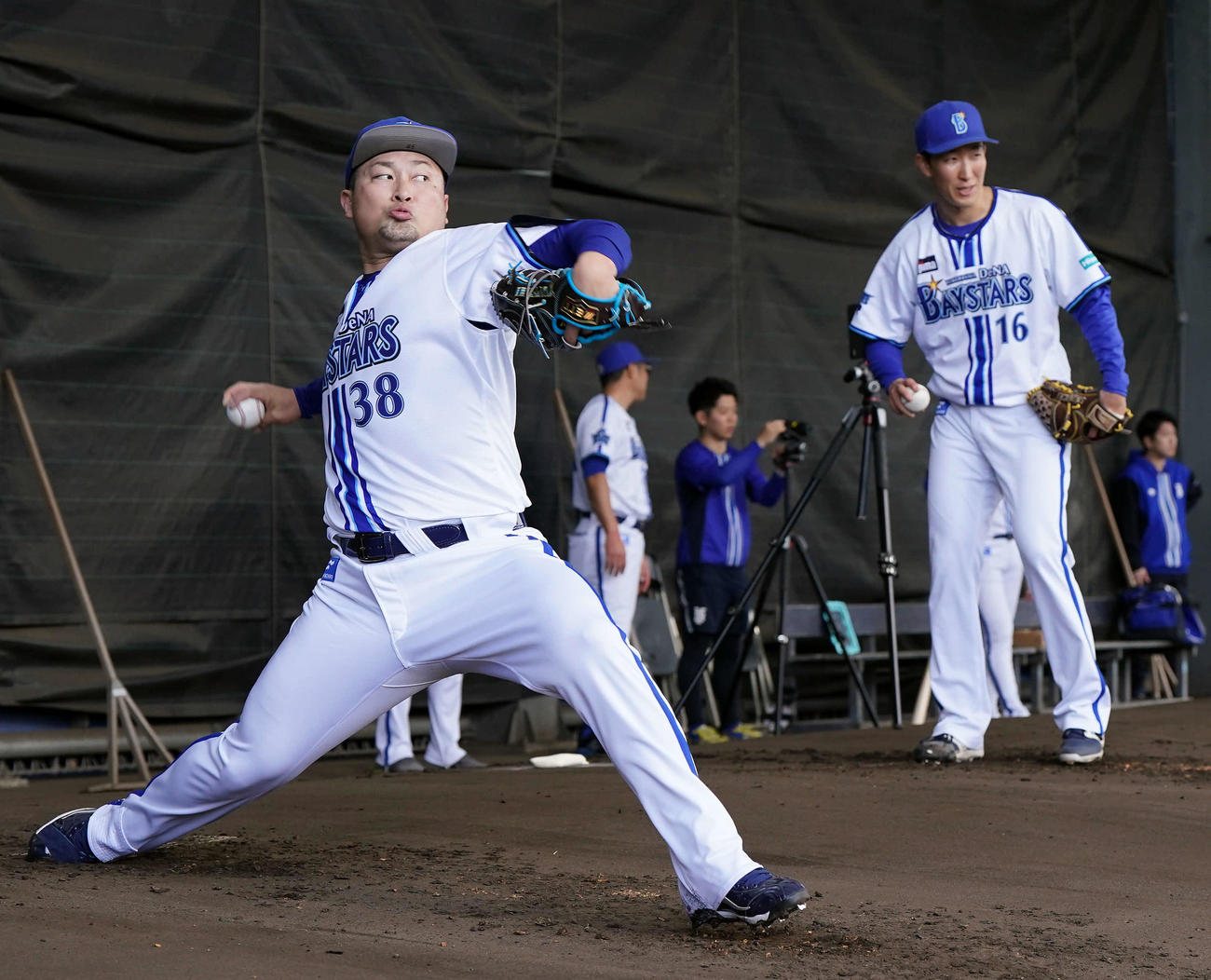ブルペンで投球練習を行った森唯斗（2024年2月1日撮影）