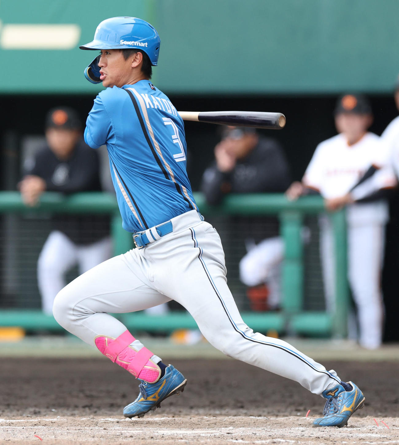 巨人対日本ハム　5回表日本ハム無死二、三塁、加藤豪は中前適時打を放つ（撮影・佐藤翔太）
