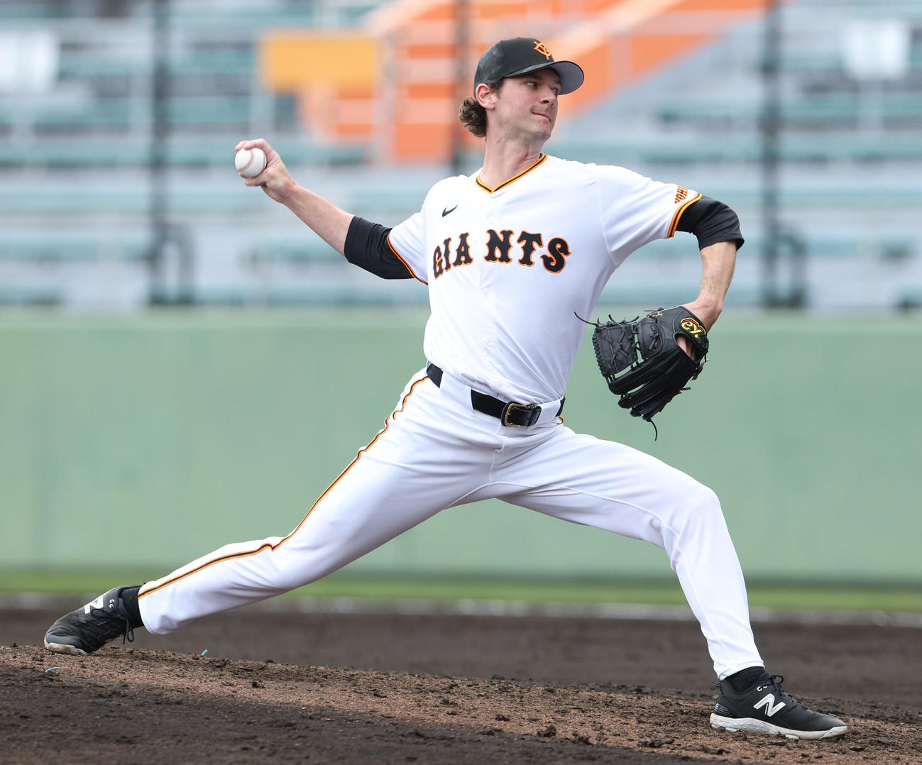 巨人対日本ハム　巨人4番手のケラー（撮影・佐藤翔太）