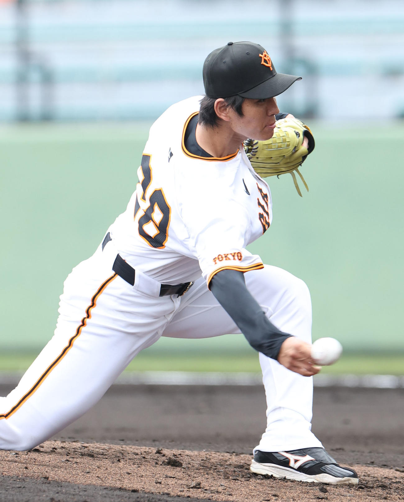 巨人対日本ハム　巨人2番手の高橋礼（撮影・佐藤翔太）