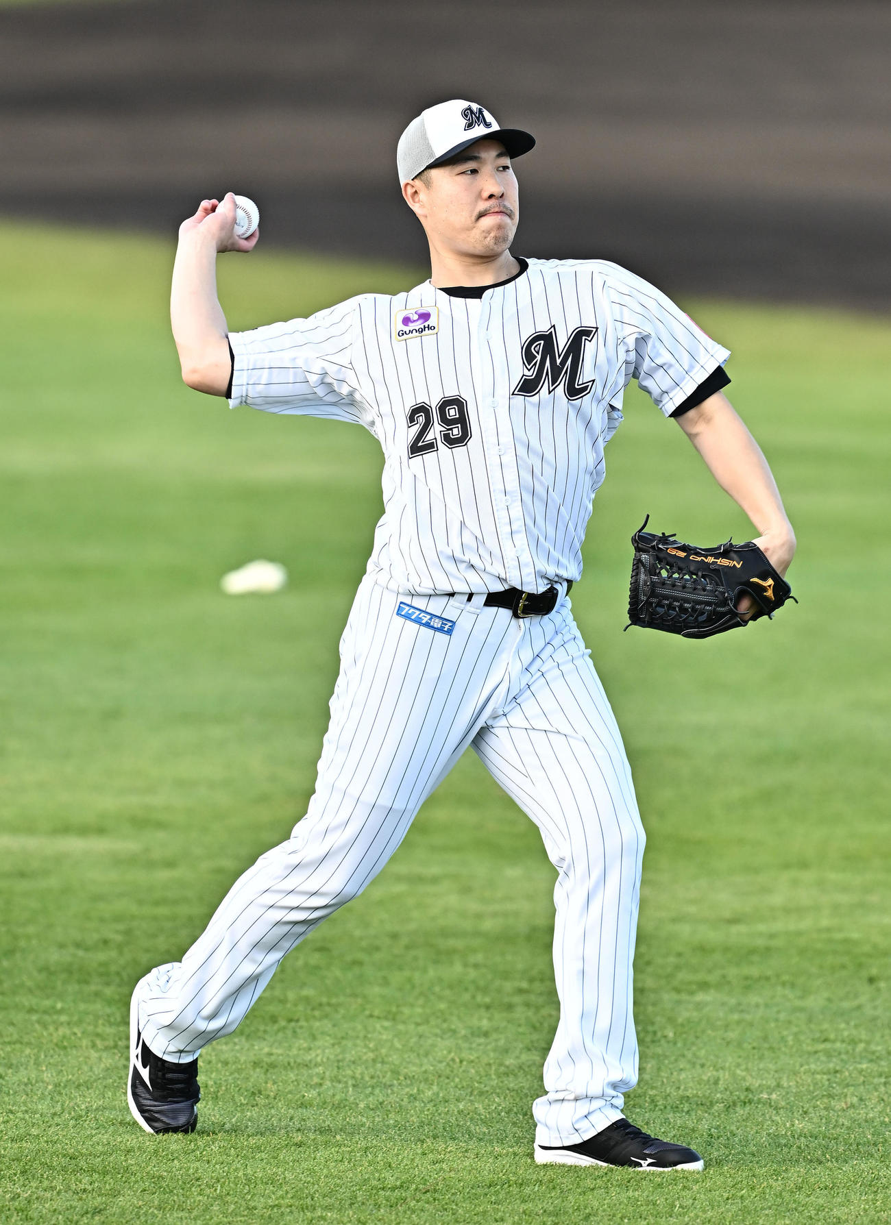 ロッテ西野勇士（2024年2月1日撮影）