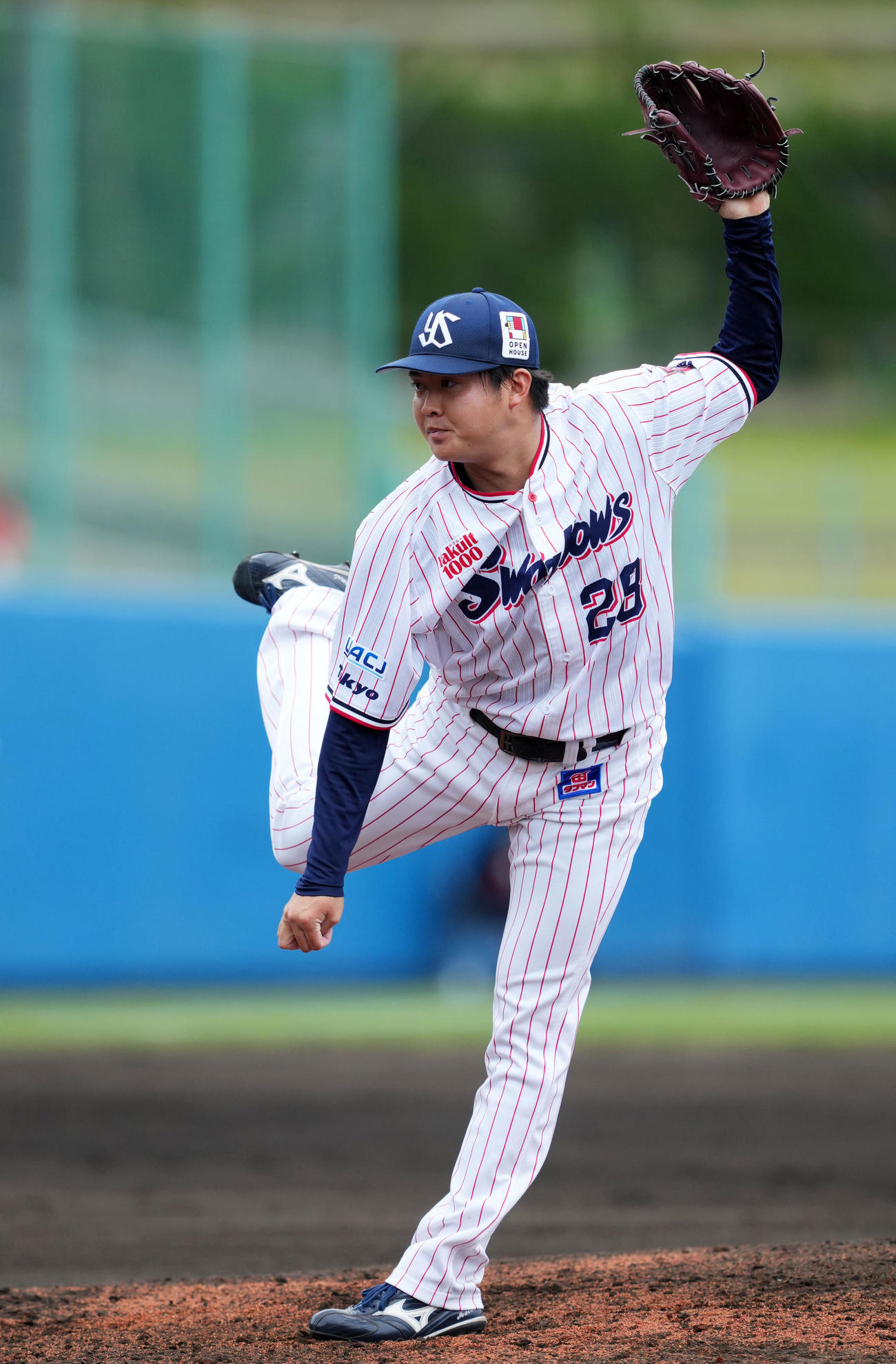 ヤクルト対起亜　3回表から登板したヤクルト松本健（撮影・横山健太）