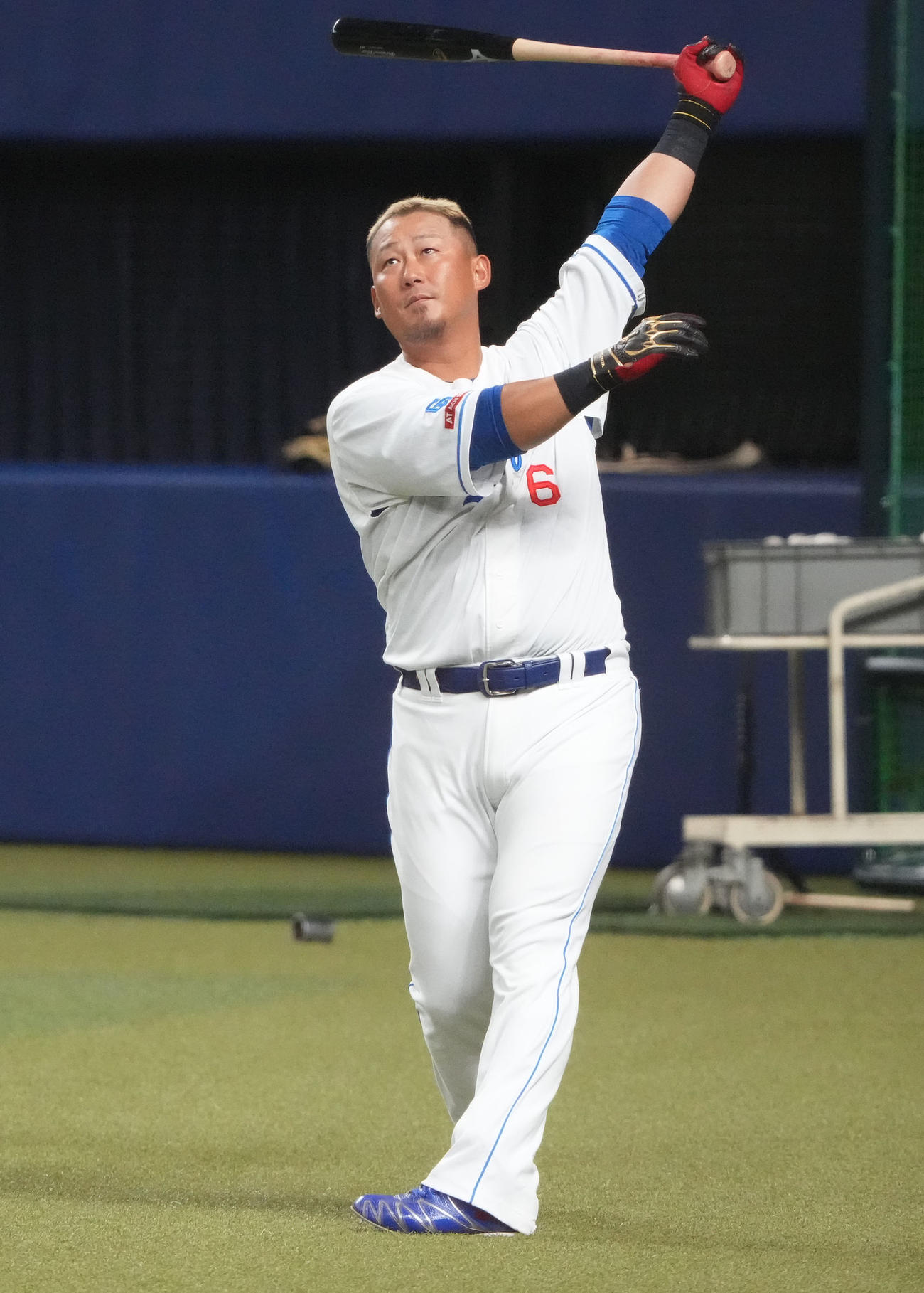 ロングティー打撃練習をする中田（撮影・森本幸一）