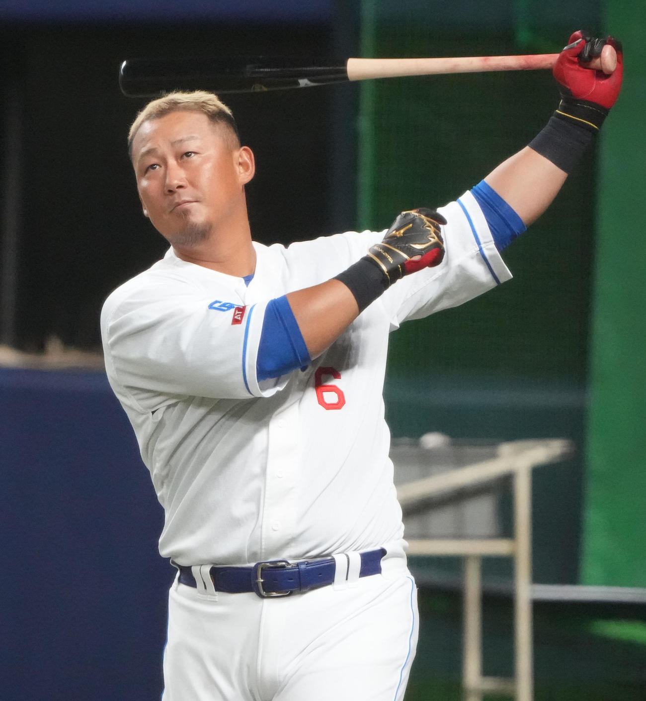 ロングティー打撃練習をする中田（撮影・森本幸一）